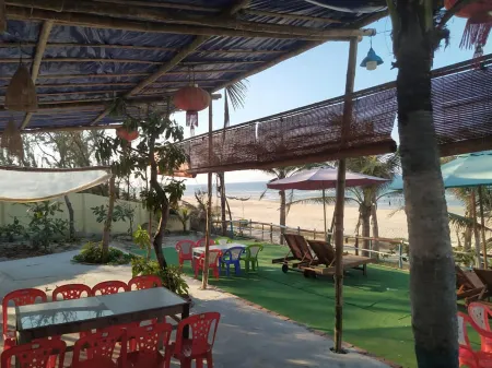 Canh Tien Homestay Tam Thanh Beach Отели рядом с достопримечательностью «Cửa hàng phụ kiện thời trang BG»