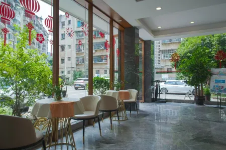 Kaili Xinshishang Hotel Отели рядом с достопримечательностью «Kaili Miao-Dong Customs Park»