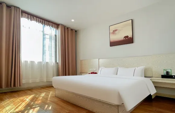 宜朵雲品酒店（豐城火車站紫雲大橋店）