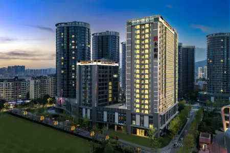 JIHotel (Kunming Beijing Road Yonghe Plaza) Отели рядом с достопримечательностью «Yunnan Vocational College of Mechanical and Electrical Technology»