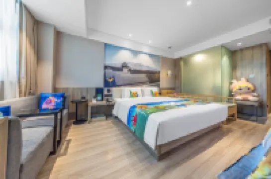 Atour Hotel (Zhangjiakou High-speed Rail Station Civil Square)