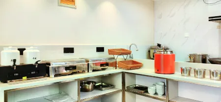 LAN shuiyu hotel(Chongqing Shiqiaopu subway station store) Отели рядом с достопримечательностью «Chongqing Institute of Public Administration»