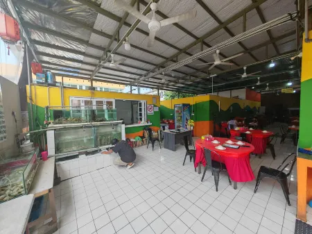 Uptown Hotel Отели рядом с достопримечательностью «Semporna Ocean Tourism Centre»