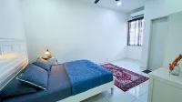 D'Kayangan Shah Alam Spacious Fully AirCon 12 PAX