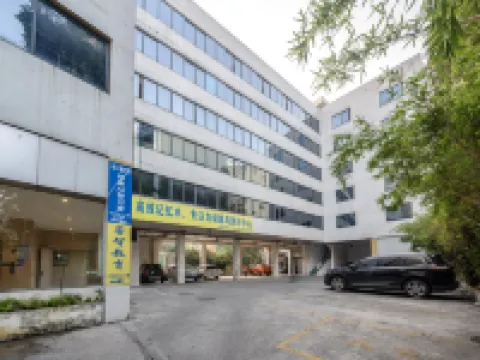 Longjie Business Hotel (Liuzhou High-speed Railway Station, Longtan Park Store) Hotels near Longtan Park