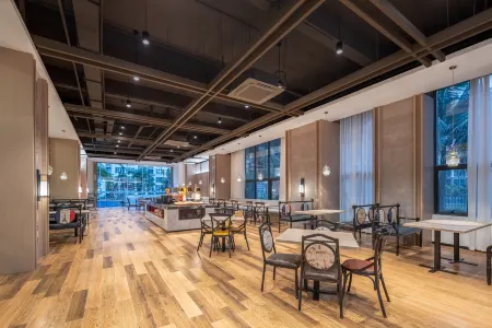 ELong Xicheng International Hotel (Chengmai Qianqiu Square)