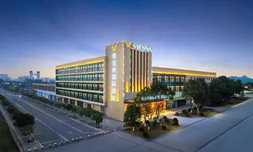 Vienna International Hotel (Chongqing Rongchang North High-speed Railway Station)