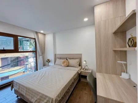 Luxe Paradise Premium Hotel Nguyen Khac Hieu Отели рядом с достопримечательностью «Мавзолей Хо Ши Мина»