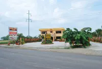 Golden Sunrise Hotel I by RedDoorz Hotels in Binalonan