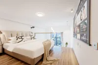 Shuyi LOFT High-altitude Audio-visual Hotel (Sijiaying Subway Station) Hotels near 7th Caiyun Dairy Industry (Longbo Road)