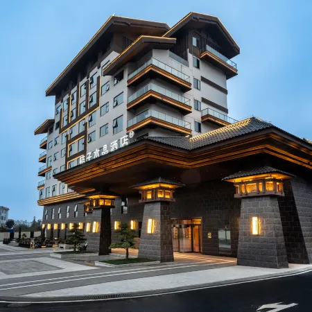 Crystal Hotel Xingyi South Station Wanfenglin Airport