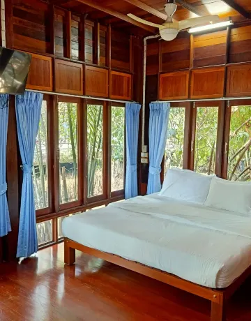 เคียงคลอง