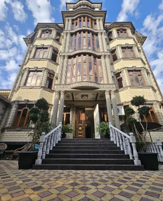 Hotel Sharq 杜尚別住宿飯店