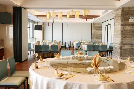 Yunfu Xinxing Xiangshun Junzhou Hotel