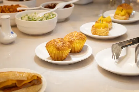 YI LIANG NEW CENTURY LUXURY HOTEL