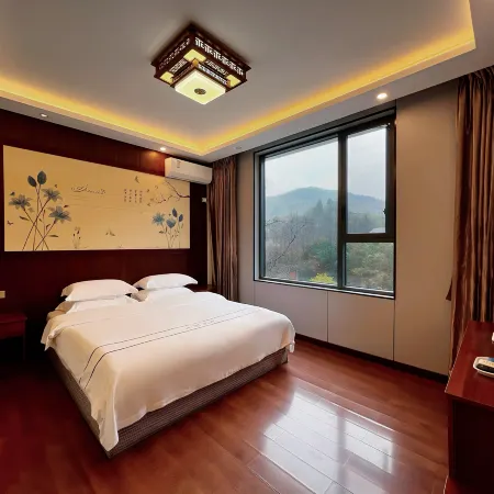 Xiaoqiao Liushui Renjia Inn