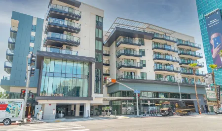 Modern Cosmopolitan APT Mid-Hollywood+Free Parking 10mins to Universal Studios Отели рядом с достопримечательностью «Macy's 4th of July Fireworks»