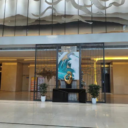 Meijing Youth Apartment (Shenzhen North Station Hongshan Subway Station)