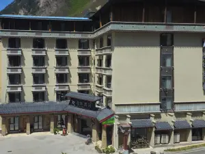 Jundun Hotel (Jiuzhaigou Valley Scenic and Historic Interest Area Scenic Spot)