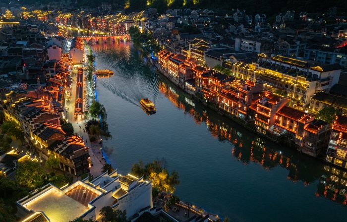 Shanshanli RiverView Design Residence (Zhenyuan Ancient City New Bridge Store)
