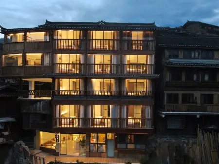 Xijiang Yue Scenic Homestay (Xijiang Qianhu Miao Village Museum) Отели рядом с достопримечательностью «No.6 Fengyu Bridge»