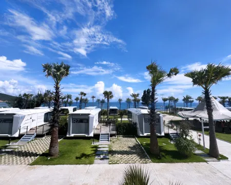 Qianhai Bay seaside Ambience Vacation Homes Hotels in Yangxi