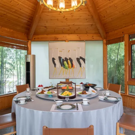 Zui Dongfeng Art Lodge