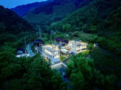 Sun & Moon Mountain B&B (Anhui South Sichuan Tibetan Line Store)