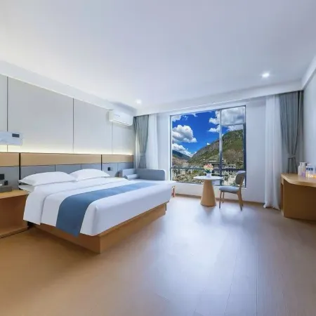 Four Seasons Oxygen-Rich Manor (Daocheng Yading Scenic Area)