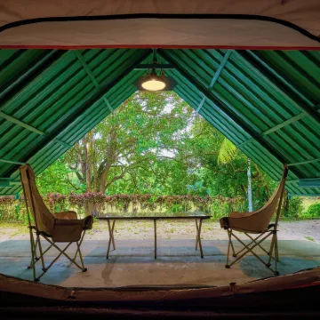 Sawasdee Lagoon Camping & Restaurant โรงแรมใกล้Culture Center of Thai Mueang District