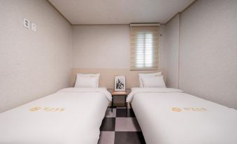 Peanut Hotel