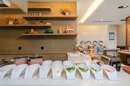 CLOUDS Taihe Hotel (Lushui Liuku)