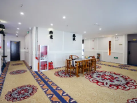Rujia Huayi Selected Hotel (Fenzhou Market Xiguan Zhengjie Branch) Hotels in Fenyang