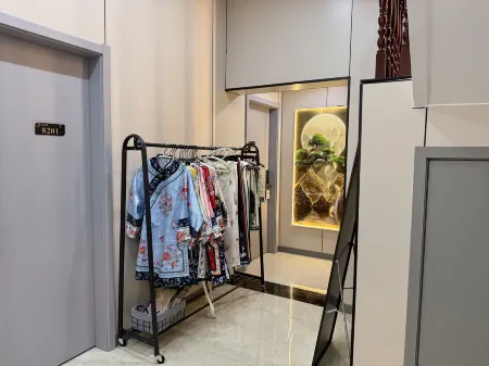 Yixuan Light Luxury Homestay (Wang Family Courtyard) Отели рядом с достопримечательностью «Chinawang Museum»