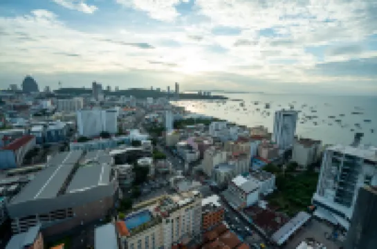 Edge Central Pattaya by Prop Hopper