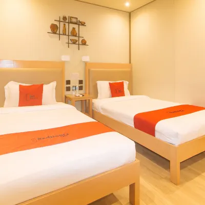 RedDoorz Plus @ Moriyama Hotel AS Fortuna Cebu Hotels near Mandaue