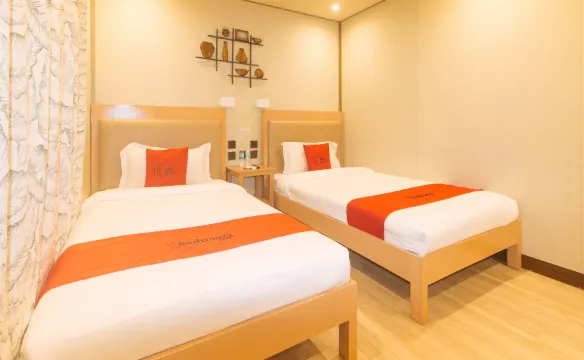 レッドドアーズ プラス アット AS フォルトゥナ セブ