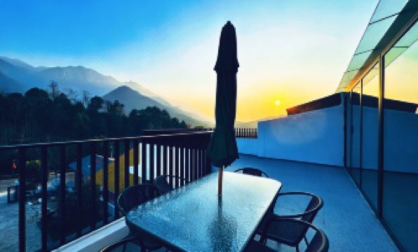 LU SHAN ZHENSHANYUE INN