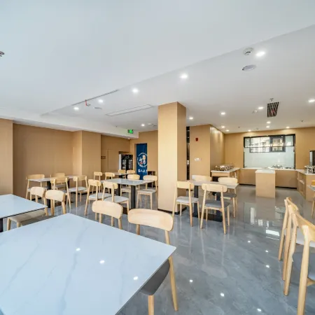 Zhishang Hotel
