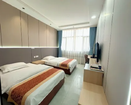Yijia Hotel Hotels in Hualong