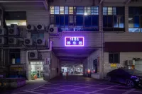 18 HOTEL - parking