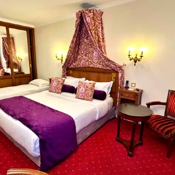 Hôtel De Varenne Отели рядом с достопримечательностью «Матиньонский дворец»