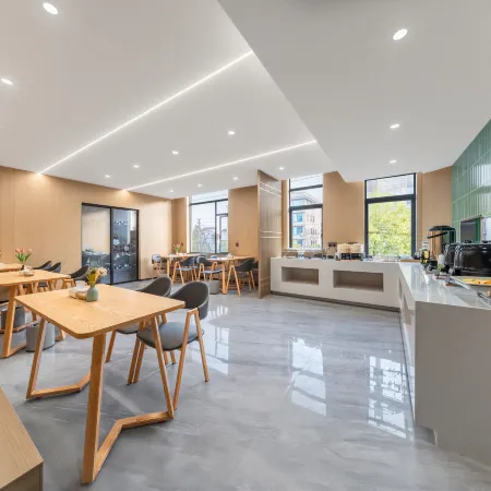Lanxi Yunjin Borui Hotel (Chuangye Avenue Rainbow City)