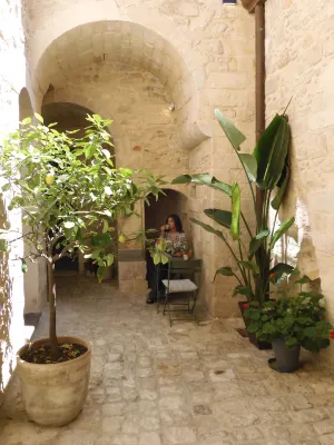 P43 Sicilian Suites