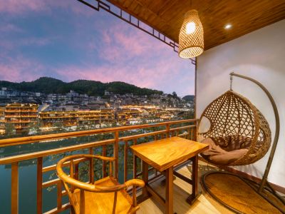 Phoenix Yuanshe Riverview Homestay (Phoenix Scenic Area Nanhua Branch)