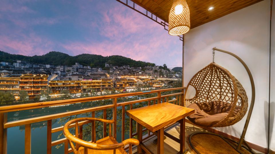 Phoenix Yuanshe Riverview Homestay (Phoenix Scenic Area Nanhua Branch)