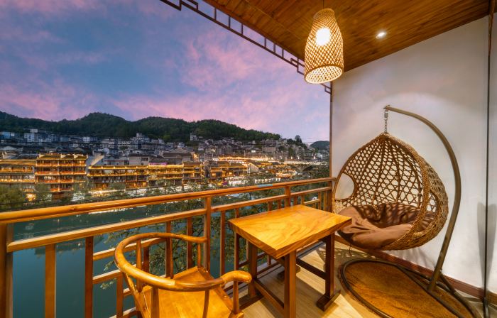 Phoenix Yuanshe Riverview Homestay (Phoenix Scenic Area Nanhua Branch)