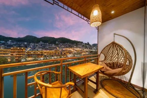 Phoenix Yuanshe Riverview Homestay (Phoenix Scenic Area Nanhua Branch)