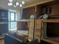 Qingmao Hostel (Nanning ASEAN Business District Subway Station Wanxiang Mall)