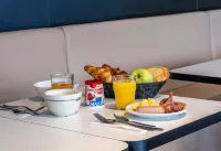 B&B Hotel la Rochelle Centre les Minimes - servizio colazione